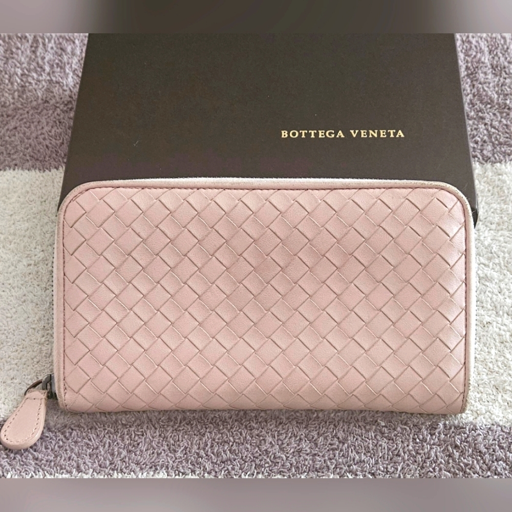EUC Bottega Veneta long zippy light pink wallet